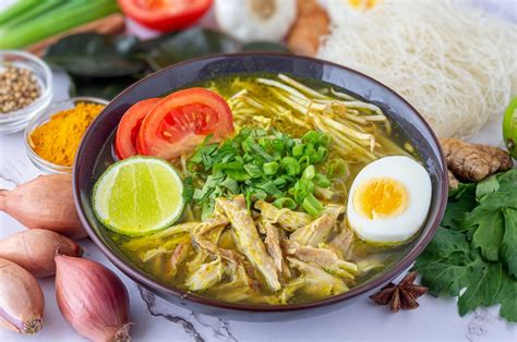  Soto Ayam: Zapachowe Curry z Wyrazistym Kwakiem!