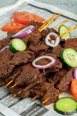  Suya! Odkryj Piekący Smak Grillowanej Wołowiny z Nigeryjskiej Festiwalu Smaku